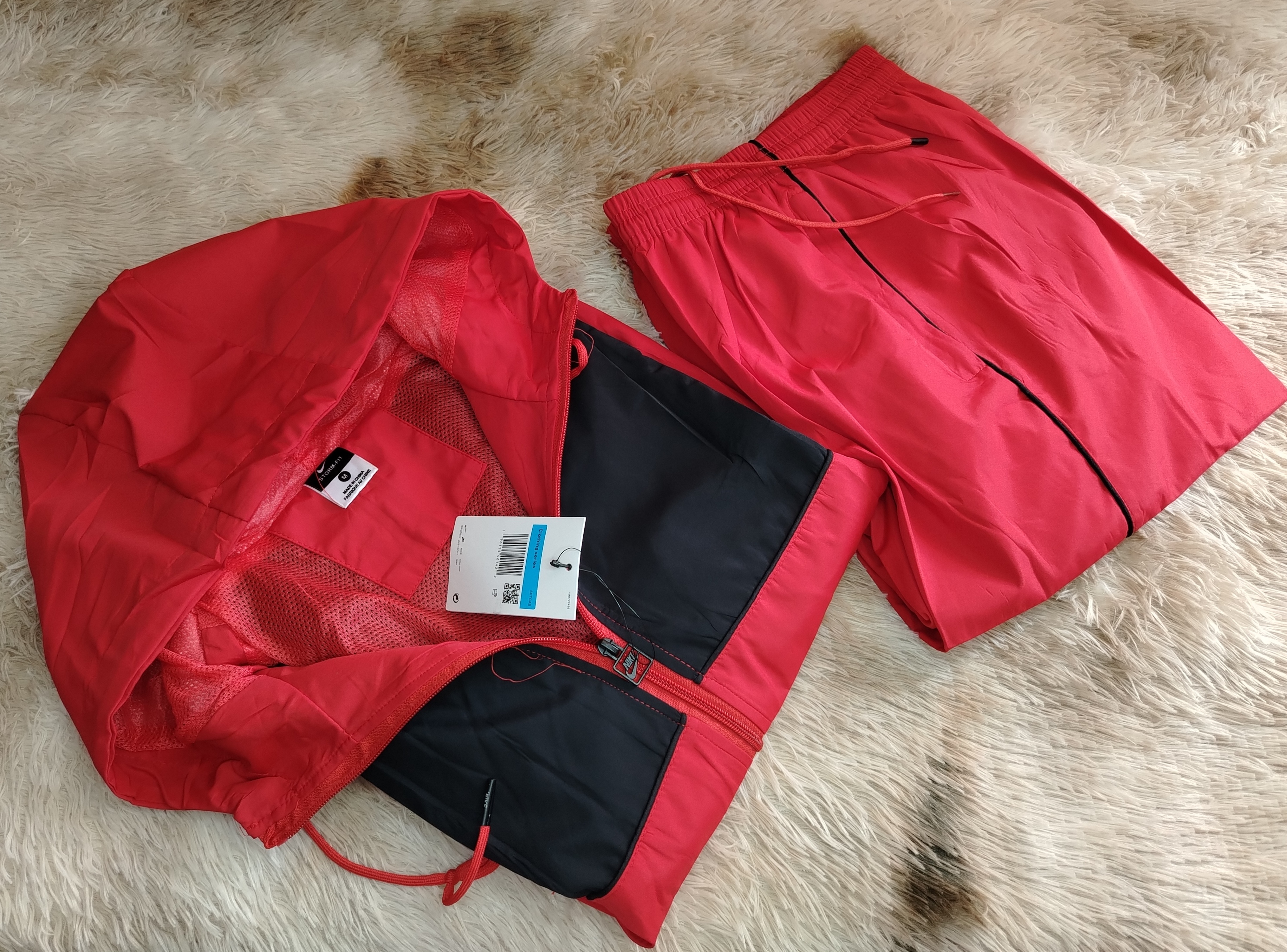 Conjunto Nike Rojo y Negro AIR imagen 2